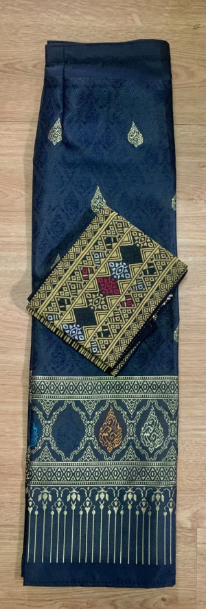 Set of Lao sinh Wrap around Skirt with Lao sinh /pha being Lao Silk Free Size.Ready to wear.